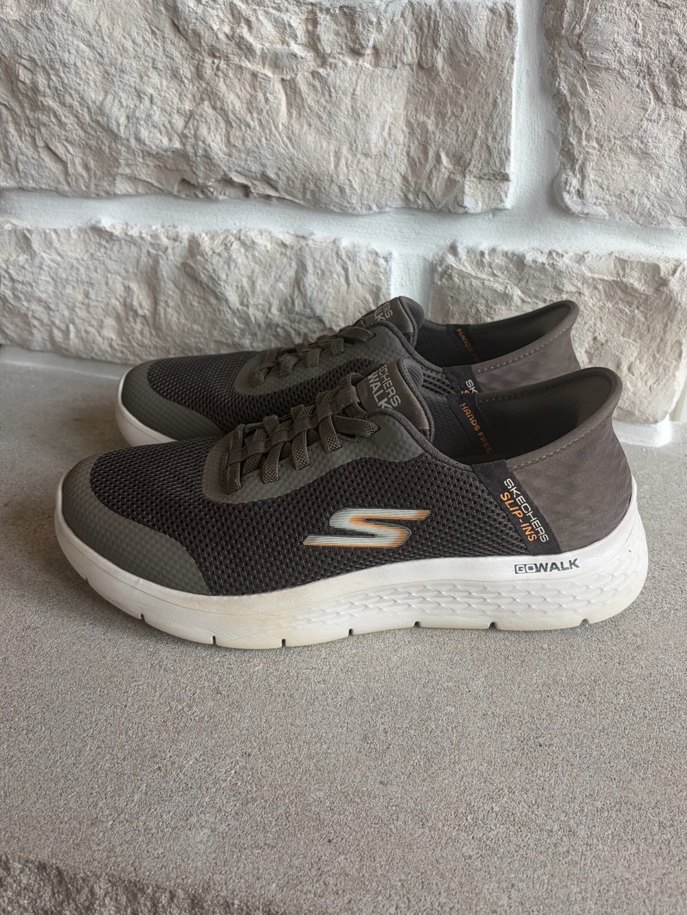 Skechers GOwalk Lightweight Slip-Ins - Size 7.5